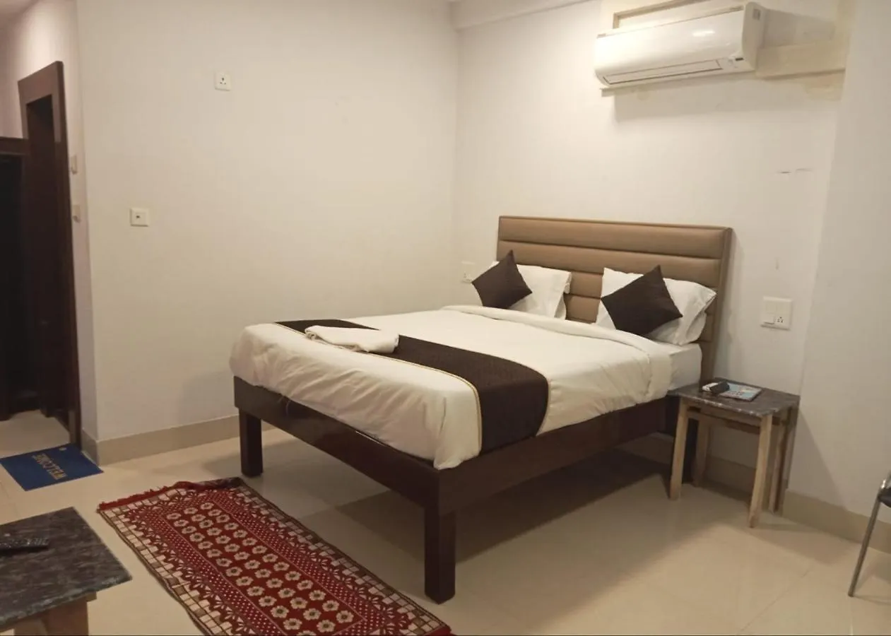 Hotel Amenda International New Delhi 4*,
